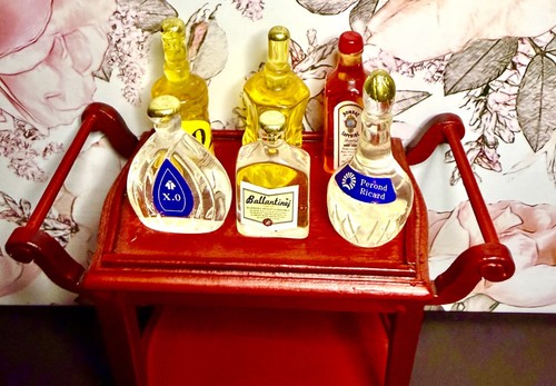 Detailed resin dollhouse - resin,