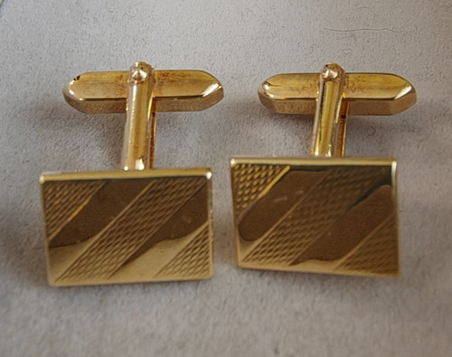 Pair vintage gold tone - vintage,
