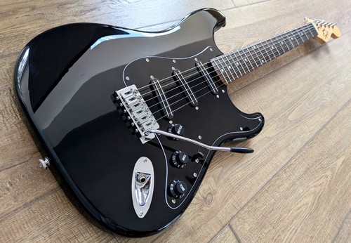 Monster fender squier strat - squier,