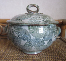 Rob Bibby studio pottery lidded dish
