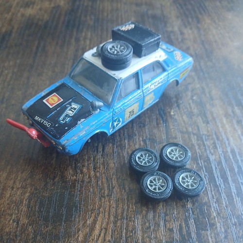 Corgi toys 302 hillman hunter - corgi,
