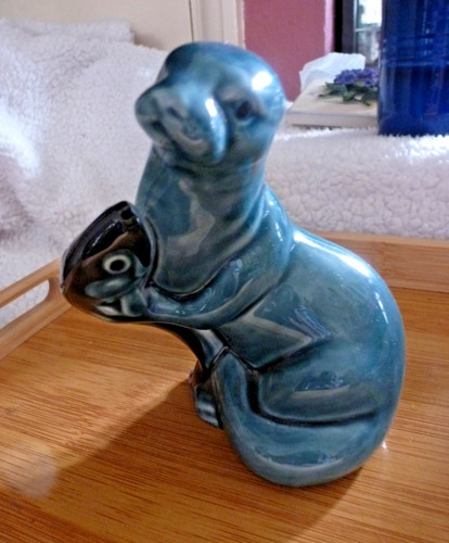 Poole pottery seal with - pottery, fish