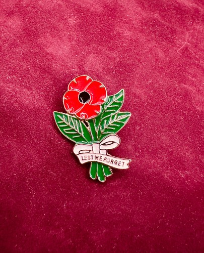 Poppie pin red flower badge - pin,