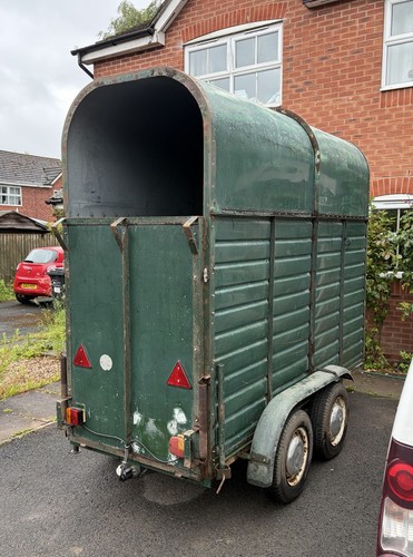 Single horse box trailer - single,