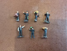 Assorted railway porter figures - OO Gauge.