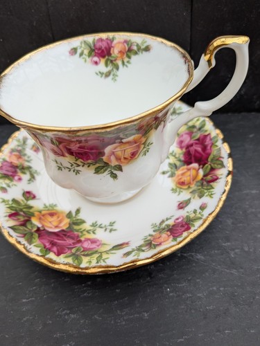 Royal albert 1962 bone china - albert,
