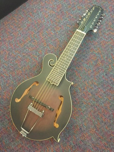 Gold tone mando - gold, model