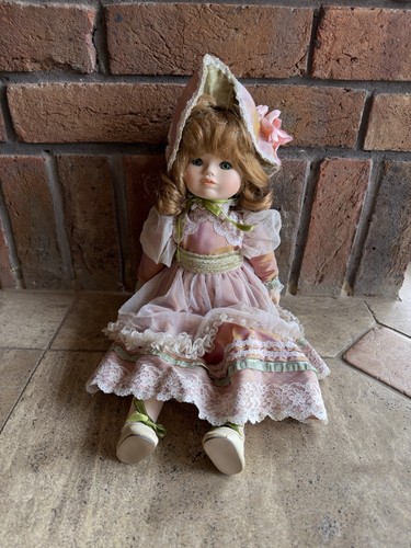 Rare mundia collector doll - mundia,
