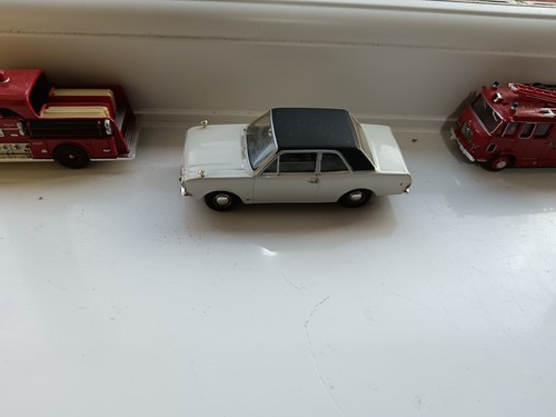 Lledo vanguards ford cortina - lledo,