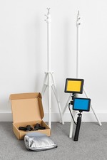 Studio backdrop stand and lighting kit 