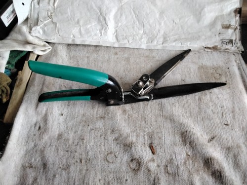 Vintage hand clippers - hand,