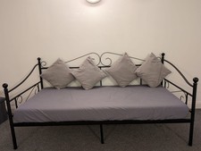 Classic Black Metal Single Bed Frame with Mattress (90 x 190 cm)