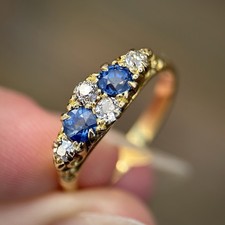18ct Antique 0.50ct Sapphire & 0.30ct Old Cut Diamond Gold Ring 3.8 grams