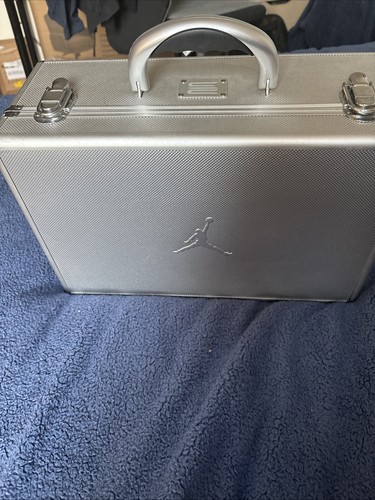 Nike air jordan flight case - jordan,