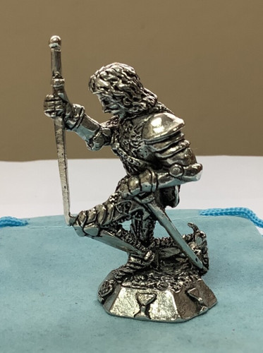 Kneeling knight quality - knight, silver