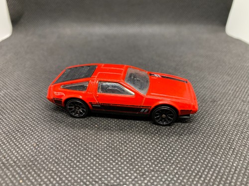 Hot wheels delorean dmc 12 - hot,
