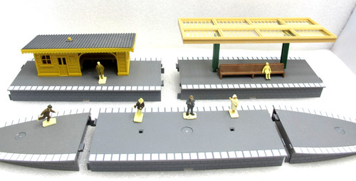 Hornby platforms waiting room - hornby,