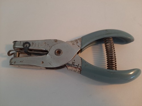 Vtg paper king mcgill hole - paper,