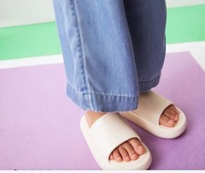 bnwt girls white sliders sz 9