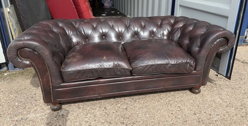 Brown leather chesterfield - , 2