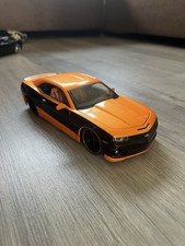 Maisto 2010 Chevrolet Camaro Custom 1.24 Scale Model Car Orange