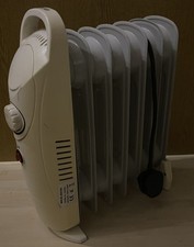 Elpine 31052c 700W Oil-Filled Radiator Heater - White. Excellent working order