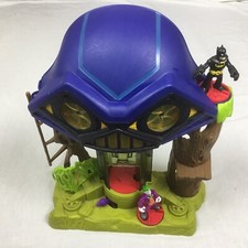 Imaginext Play Set + 2 Figures