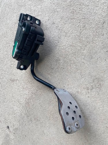Throttle accelerator pedal