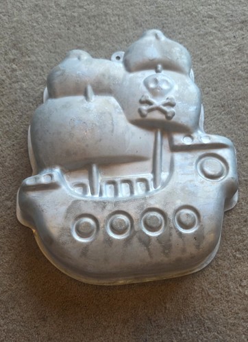 Pirate ship cake - cake, mould