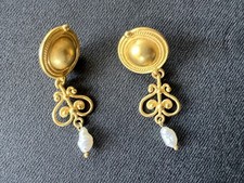 Seed pearly dangly earrings