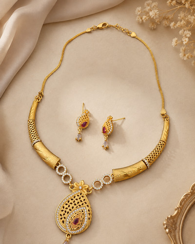 Indian gold tone necklace - tone,