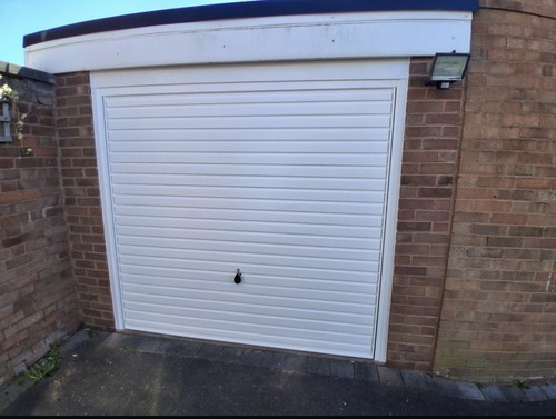 White horizontal rib - horizontal,