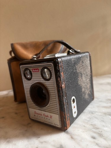 Box brownie flash iii camera - box,