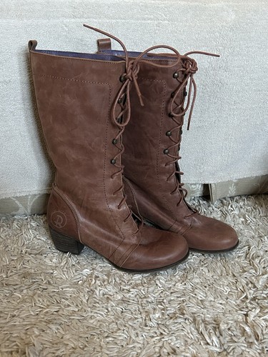 Red dead women brown - or,