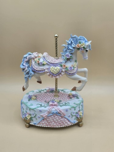Youngs carousel horse musical - youngs,