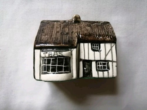 Tey pottery countryside - ,
