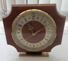 VINTAGE SETH THOMAS WOOD & BRASS QUARTZ MANTLE CLOCK IN GWO.