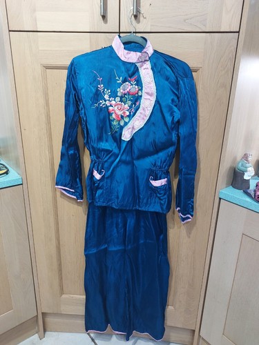 Vintage hand embroidered - hand,