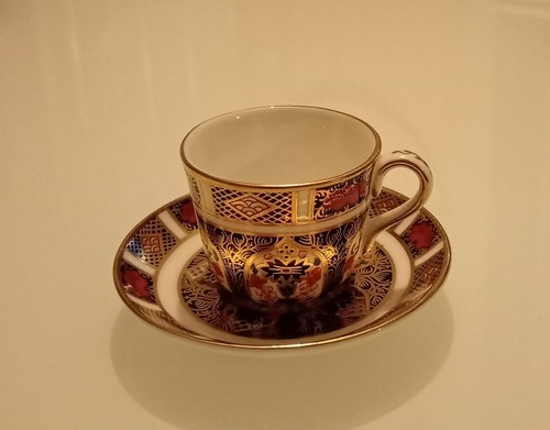 Royal crown derby 1128 - crown, imari