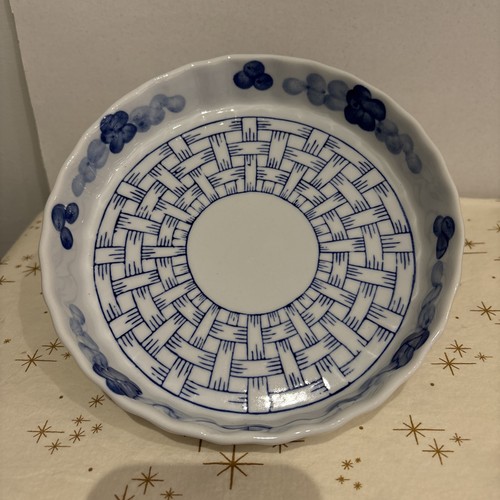 Blue white basketweave - white,