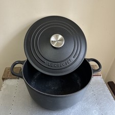 Le Creuset 22cm Casserole Matt Black Cast Iron Kitchen Cooking Pot