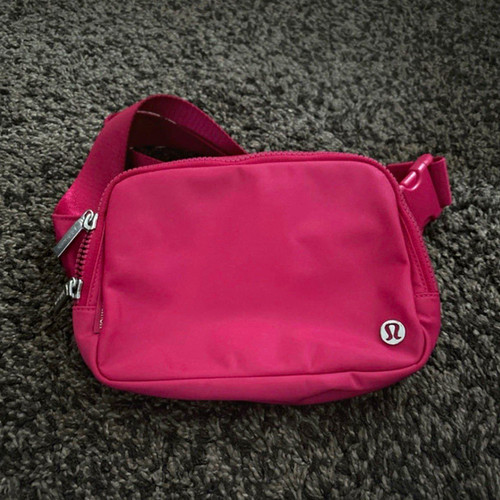 Lululemon everywhere belt - everywhere, bag