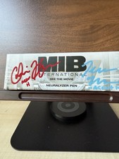 Men In Black International Promo Neuralyzer Pen Hand signed Hemsworth Thompson