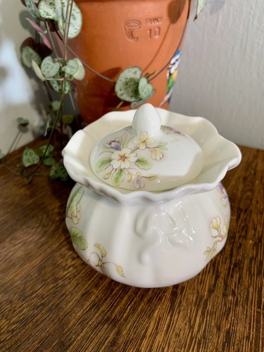 Pretty lidded fine - , china