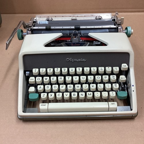 Vintage olympia typewriter - vintage, de