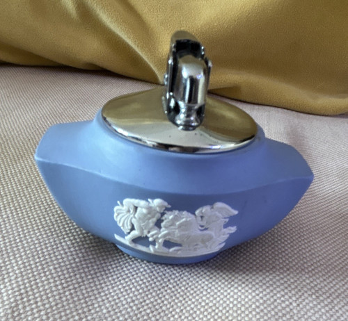 Wedgwood blue ceramic table - blue,