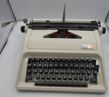SCOTTS OF STOW Manually Operated Typewriter with Carry Case Retro/Vintage