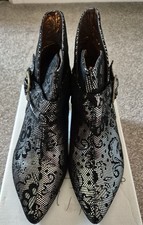 VGC Vintage Irregular Choice