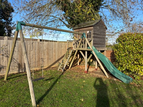 Childs tree house and - childs, swing