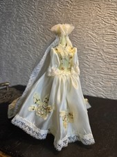 doll house accessories beautiful lace wedding dress/vale on mannequin  1.12th D